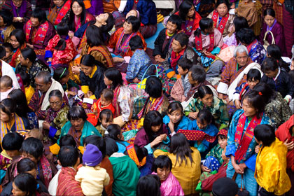 Crowd_festival_Jakar_Dzong_Bhutan.