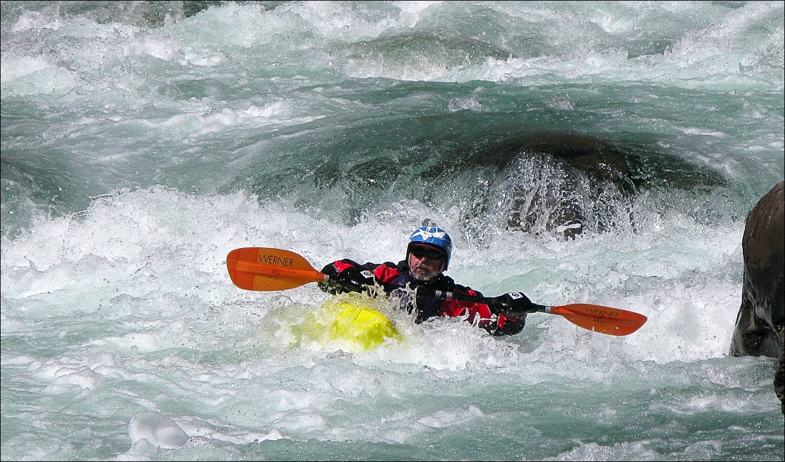 Henry_L._kayaker_rapids_Paro_Chu.